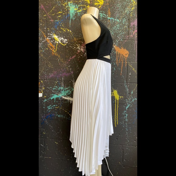 NATASHA GAN ‘GOOD FEELING’ PLEATED DRESS - Picture 13 of 16